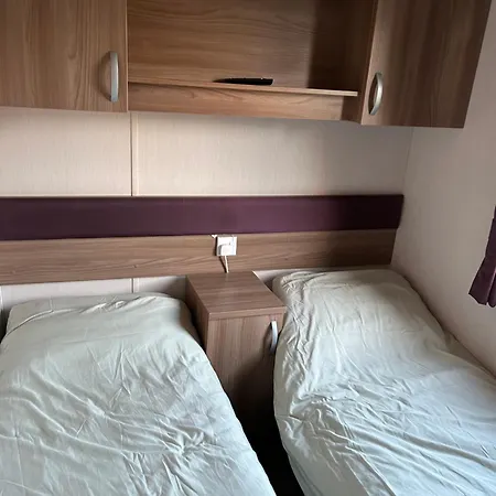 3 Bedroomed Caravan With Amazing Sea Views! 스카버러