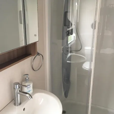 3 Bedroomed Caravan With Amazing Sea Views!